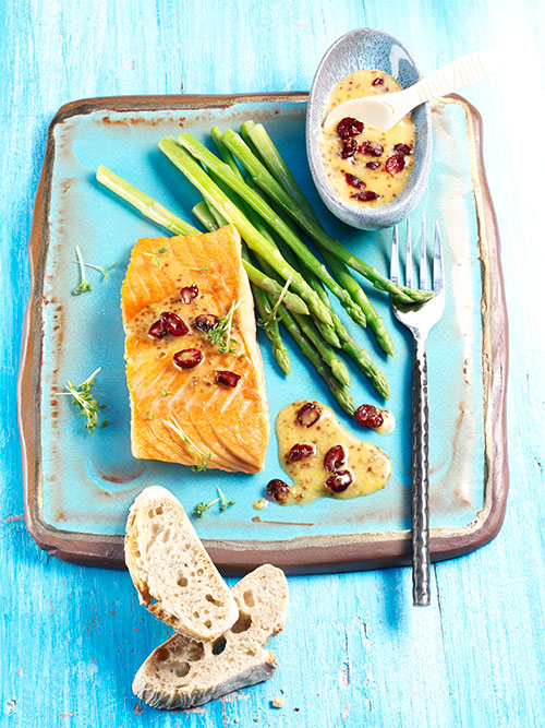 Fotos de receta Filete de salmón con vinagreta templada de cranberry y mostaza